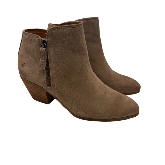 FRYE Boots Judith Zip Ankle Bootie Leather Suede Taupe Women's Size 8 - Picture 1 of 14